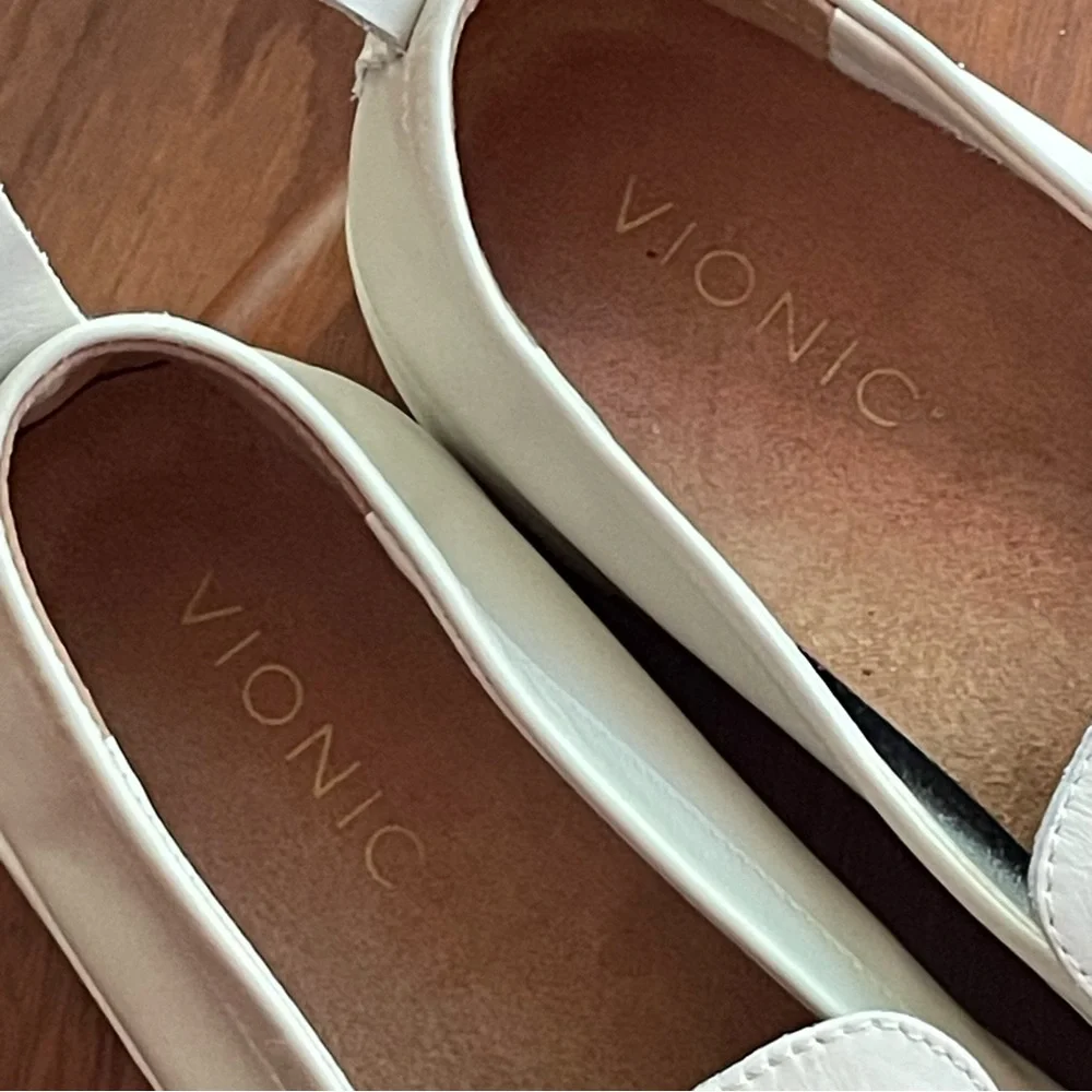 Vionic Uptown Loafer – Size 9.5 Wide (Cream, Bone / Off-White) – BD-12-2023 9.5W
